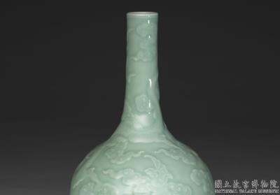 图片[2]-Vase with dragon and cloud motifs in celadon glaze, Jingdezhen ware, Qing dynasty, Qianlong reign (1736-1795)-China Archive